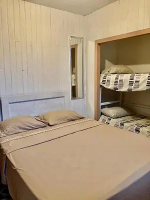a bedroom with two bunk beds and a mirror at Bonito apartamento 103 frente a la piscina 100mt del mar in Playa Flamingo