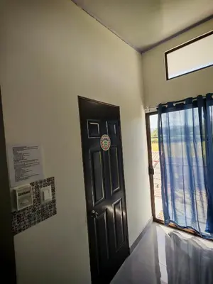 a room with a door and a window at Apartamento en la naturaleza a 35 min de la playa in Santa Cruz