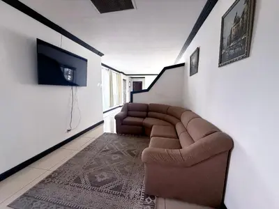 a living room with a couch and a television at DescansoAIRBNB in La Asunción