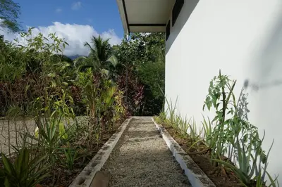 a path leading to a house with plants at Casa de la Diversidad - La Casita - Ojochal in Ojochal