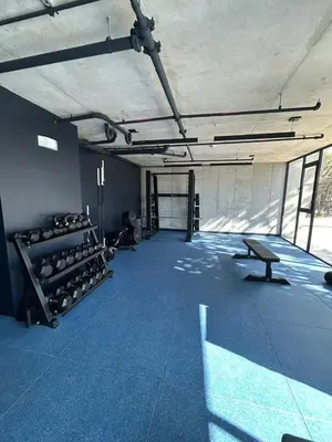 an empty room with a gym with a bench in it at Chill Lodge Babylon Tower 506 in San José