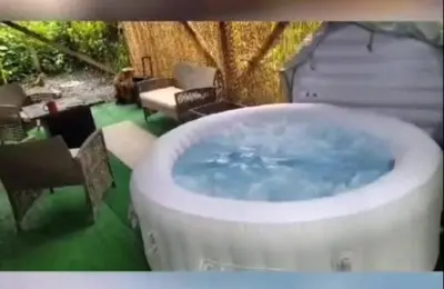 a large jacuzzi tub in a yard at Tree House River in Palma