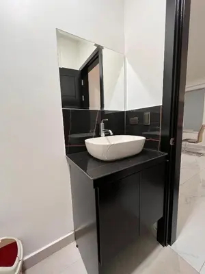 a bathroom with a white sink and a mirror at Hospedaje El Lago in Coronado