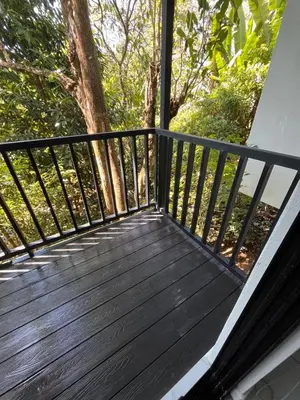a wooden deck with a railing on a house at Hospedaje El Lago in Coronado