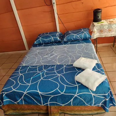 a blue bed with two towels on top of it at Millar de Aves in Empalme