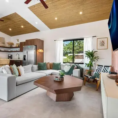 CU21 Stylish 5BR Home with Pool and Casita Close to Beach