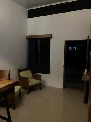 a living room with a table and chairs and a window at Accommodation in Tamarindo in Garita