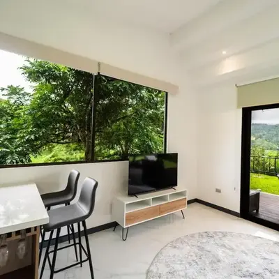 La Danta Lodge - Rio Celeste