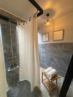 a bathroom with a shower with a shower curtain at Chukita Loft en Villa Ron Dafa in Fraijanes
