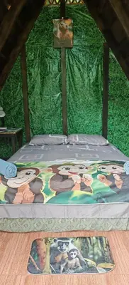 a bed with a painting of people on it at Casa Mono in Ángeles