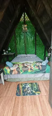 a bed in a room with a rug on the floor at Casa Mono in Ángeles
