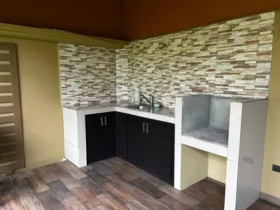 a kitchen with a sink and a counter top at Villa Paraíso in Quepos