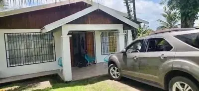 a car parked in front of a small house at Casa de Campo Arenal in San Francisco