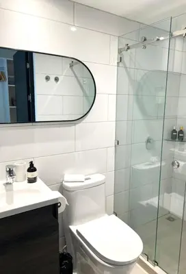 a bathroom with a toilet and a glass shower at Horizonte Al Este in Granadilla