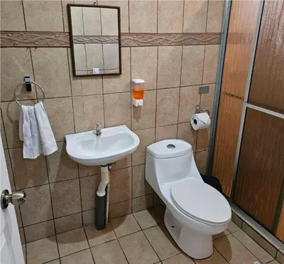 a bathroom with a toilet and a sink at Habitación privada con baño privado en Pérez Zeledón in San Isidro