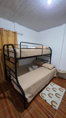 a bedroom with two bunk beds in a room at Casa Brisa Azul 5 minutes from the beach in La Cruz