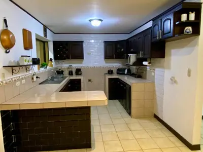 a kitchen with a sink and a counter top at Casa cerca Aeropuerto in Tapantí