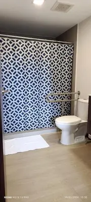 a bathroom with a toilet and a blue and white wall at Apartamento céntrico San jose in San José