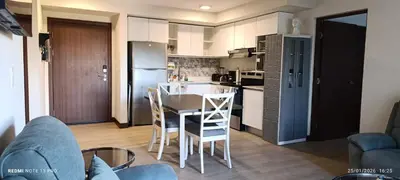 a kitchen with white cabinets and a table and chairs at Apartamento céntrico San jose in San José