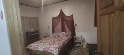 a bedroom with a bed with a red bedspread at Hotel casa yayaz Nature Lodge in Grecia