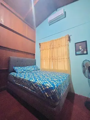 a bedroom with a bed and a window at Casa Marisol in Quepos