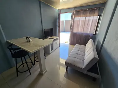 a small office with a desk and a chair at Apartamento DesCANsO #1 in Palmira