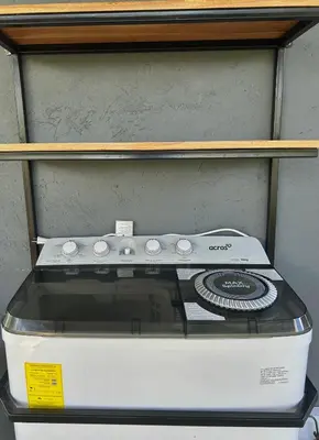 a toaster oven sitting on top of a shelf at Casa Los Cedros in Río Cuarto