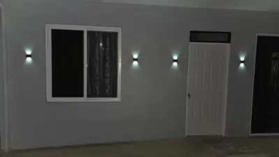 a room with two lights on the wall and a window at Apartamento Decrusi in Alajuela City