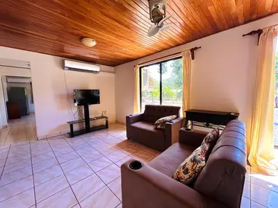 a living room with a couch and a tv at Casa Fabis en Playa Junquillal, Playa a 600m in Santa Cruz