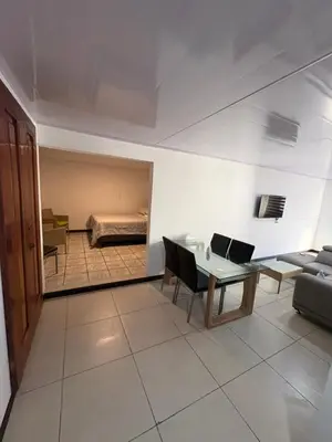 a living room with a table and a bed at Floral Departments in Comunidad