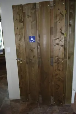 a pair of wooden doors in a room at Villas Maria Luisa in Uvita
