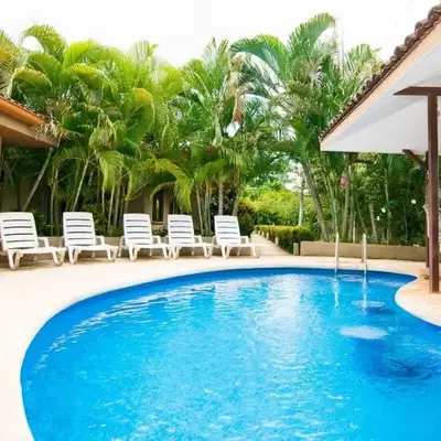 Cozy Garden Condo with Vibrant Tropical Decor