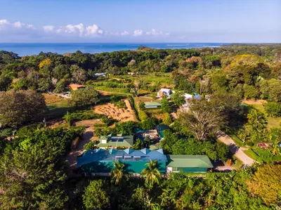 an aerial view of a house with a resort at Hotel Cabinas el Tecal in Uvita