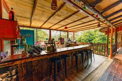 a bar with bar stools at a restaurant at Hotel Pedacito de Cielo in Boca Tapada