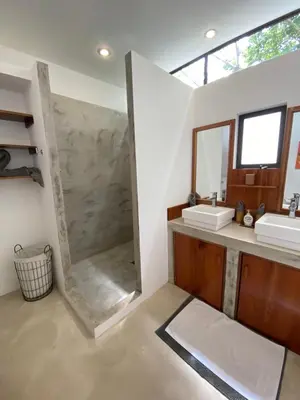 a bathroom with two sinks and a large mirror at Casa Libertinn in Manuel Antonio