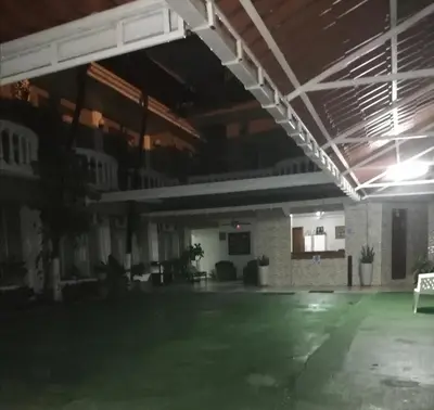 an empty building with a large empty parking lot at Hotel Malinche in Quepos
