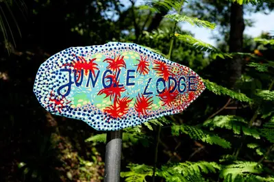 a sign that says imagine lobes on it at Casa Laureles in Bejuco