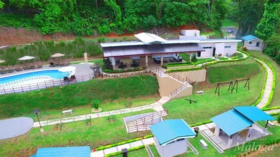 an aerial view of a house with a swimming pool at Villa privada con hidromasaje Herradura Jaco in Herradura