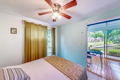 a bedroom with a bed and a ceiling fan at Nueva Villa Paraíso Four Villas in Lagunillas