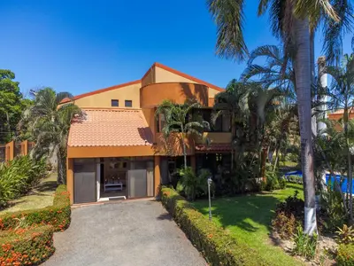 a house with palm trees and a driveway at Green Villas El Coco in Coco