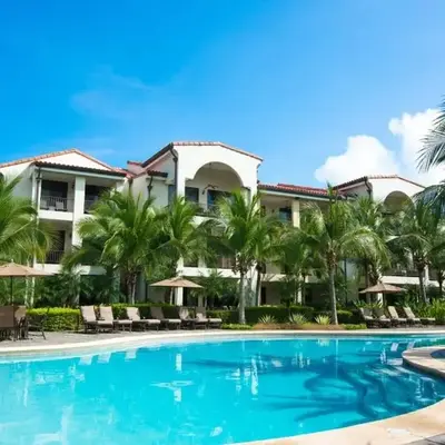 Nicely Decorated 3rd-Floor Beauty with Pool-View Balcony in Coco