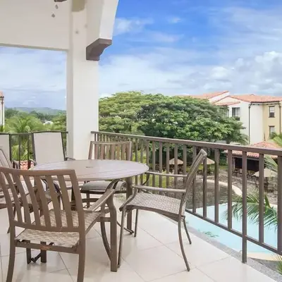 Impressively designed and decorated 3rd-floor space overlooking pool in Coco