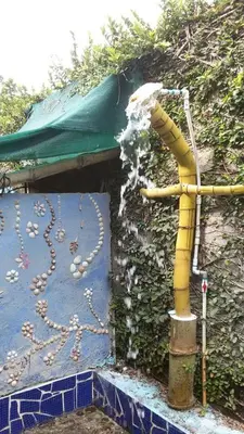 a water hose attached to the side of a wall at Lodge El Barco in Esterillos