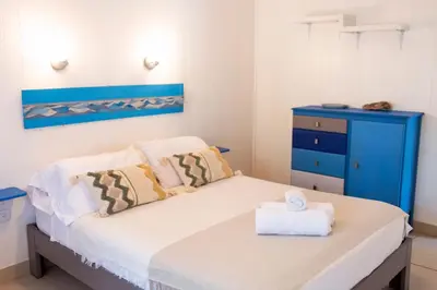 a bedroom with a bed and a blue dresser at Boho lodge Montezuma l&l in Montezuma