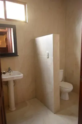 a bathroom with a toilet and a sink at Hotel Castillo in San José