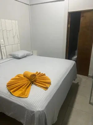 a yellow ribbon on a bed in a room at Gallina E Palo Beachfront Hotel in Jacó