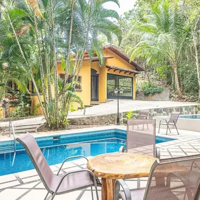 Quinta Teca with two pools near Playa Hermosa beach