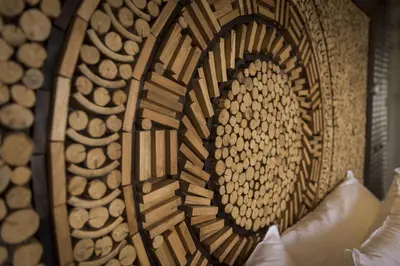 a wooden wall with a circular design on it at Origins Lodge in Bijagua