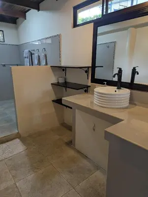 a bathroom with a sink and a mirror at Mountain Lodge CheTica in San Jerónimo