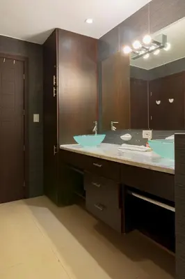 a bathroom with two sinks and a large mirror at Diamante del Sol Ocean front condos, Micasas in Jacó